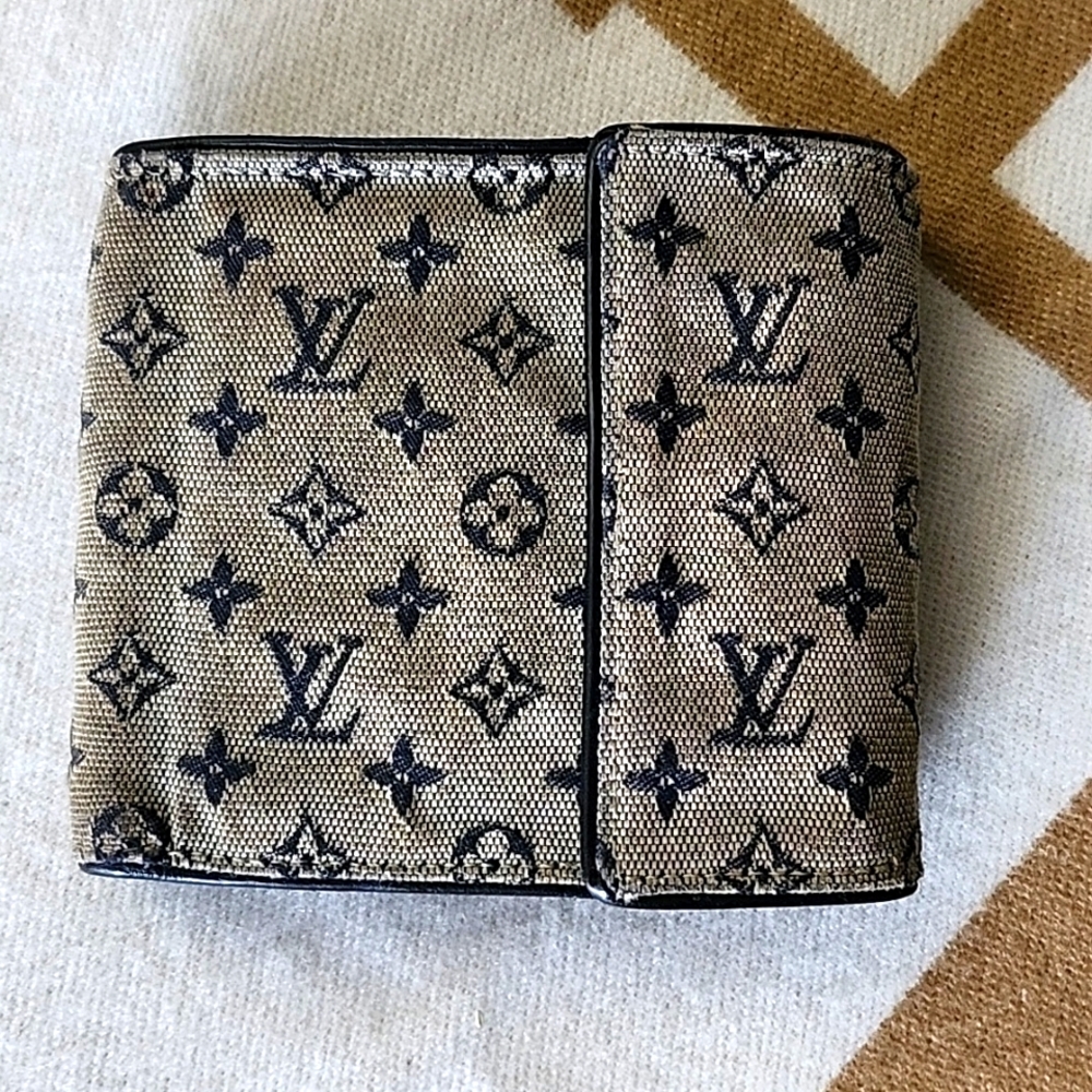 Authentic louis vuitton wallet